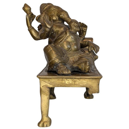 sichtbare handarbeit ungleichmaessige formgebung figur