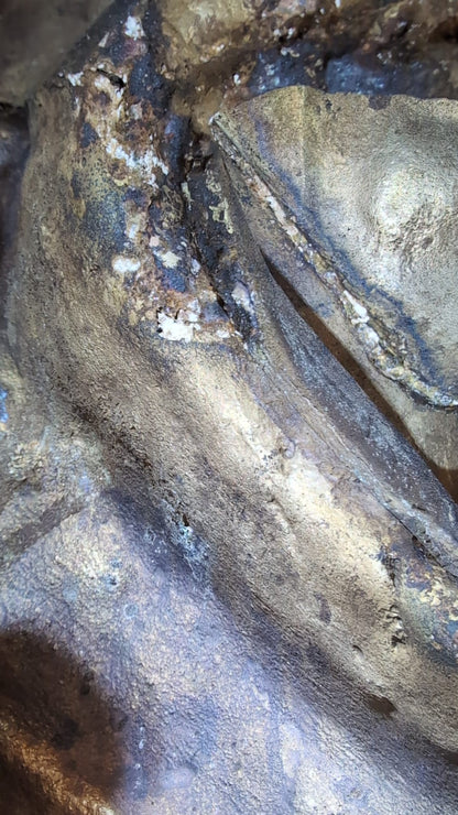 Himalaya-Buddha aus antikem Bronze mit tiefgehender Alterungspatina