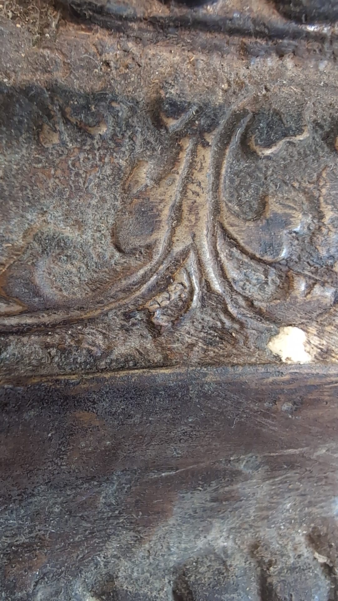 Spuren alter Feuervergoldung auf einer Himalaya-Bronze-Buddha-Statue