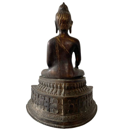 Detailansicht des antiken Bronzethrons mit Tierpaneelen einer Himalaya-Buddha-Statue
