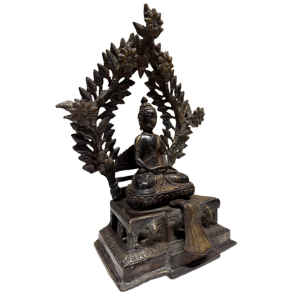 Antiker Shakyamuni Buddha aus dem Himalaya, feuervergoldetes Bronze-Bildnis mit Aureole, 17.-18. Jahrhundert, 35 cm hoch, 5,4 kg