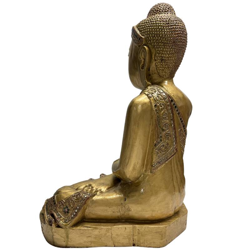 holz buddha figur mit verziertem sockel im mandalay stil