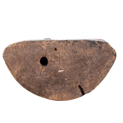 Antike Holzstruktur und Maserung der Buddha-Unterseite.