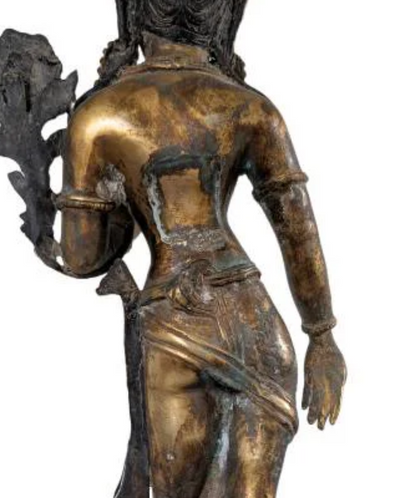 Antike nepalesische Tara Statue – 18. Jahrhundert – Feuervergoldete Bronze