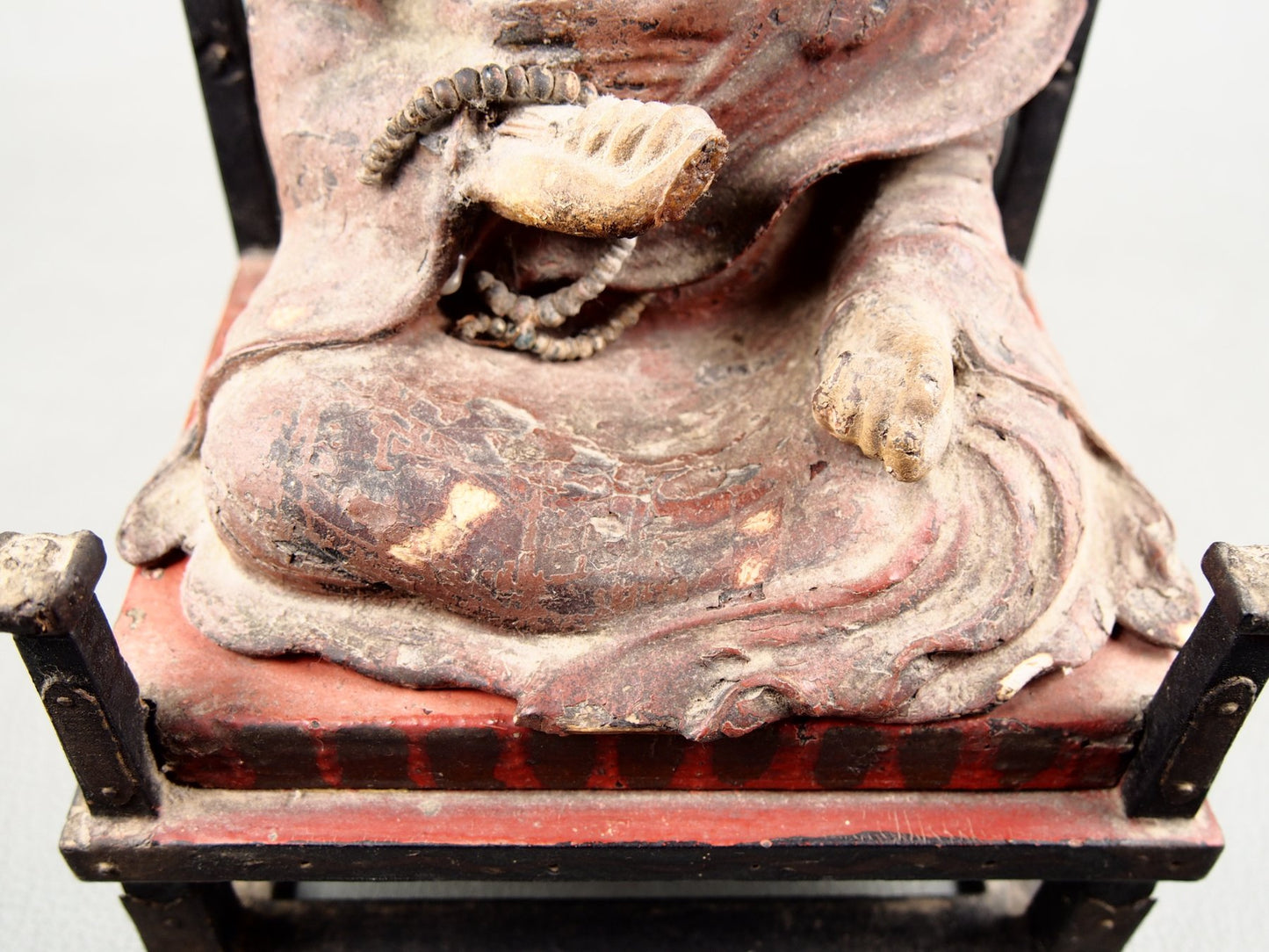 Buddhistische Holzskulptur aus Japan
