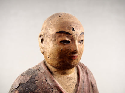 Kobo Daishi Holzfigur im traditionellen japanischen Zushi Schrein
