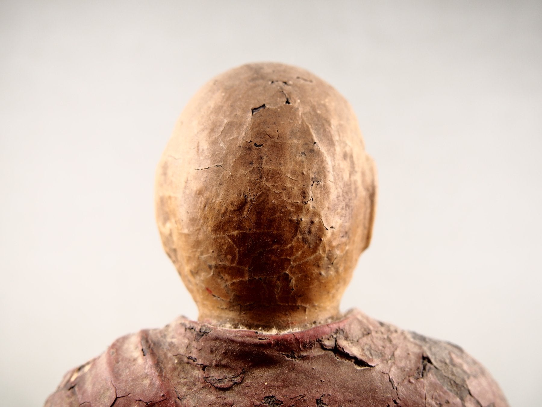Holzfigur aus der japanischen Religionskunst
