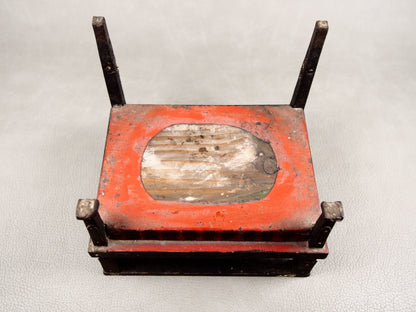 Holzfigur aus einem japanischen buddhistischen Tempelkontext
