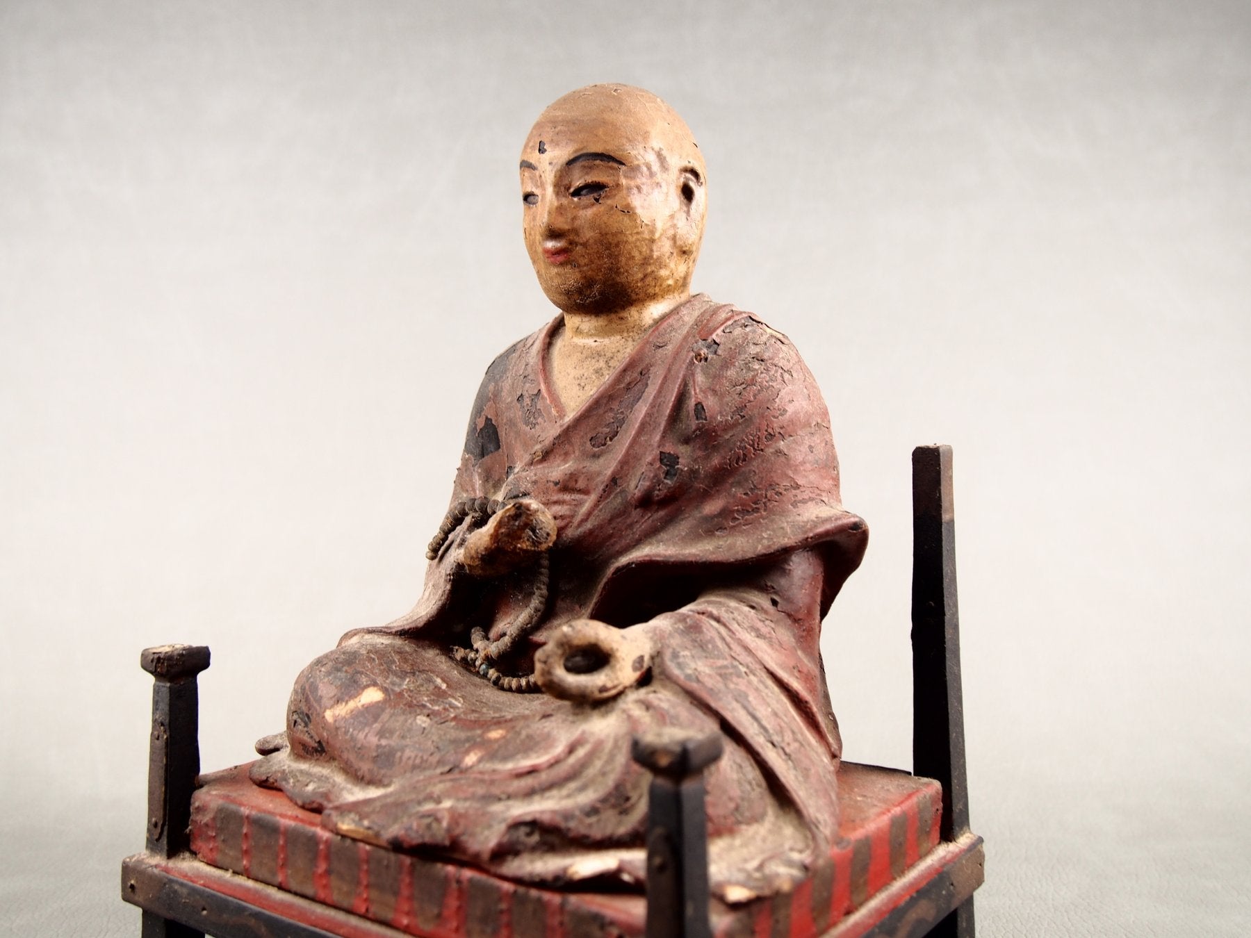 Holzfigur eines buddhistischen Meisters aus Japan
