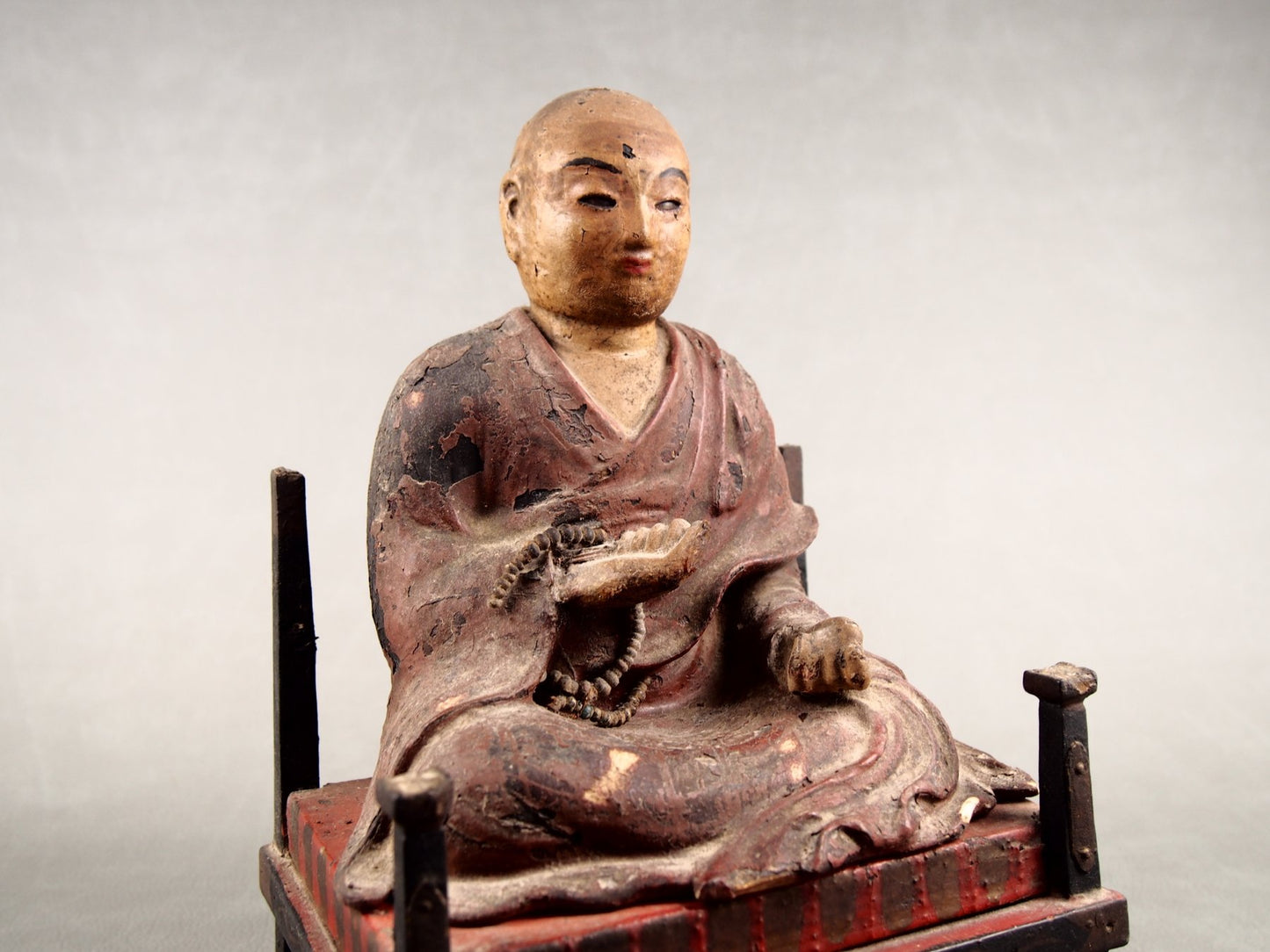 Holzfigur eines japanischen buddhistischen Mönchs
