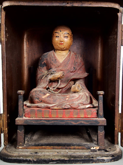 Holzschrein aus Japan für buddhistische Figuren
