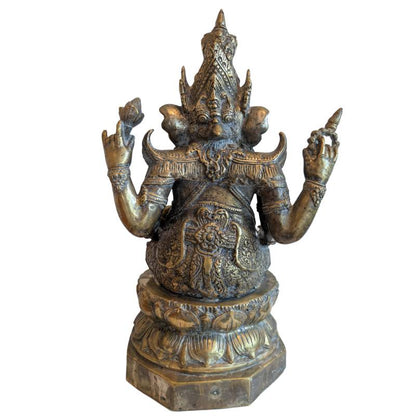 Antike Ganesha-Statue im Khmer-Stil, sitzend auf einem Lotusthron, feuervergoldete Bronze mit Buddha in der Krone, Lot 152.