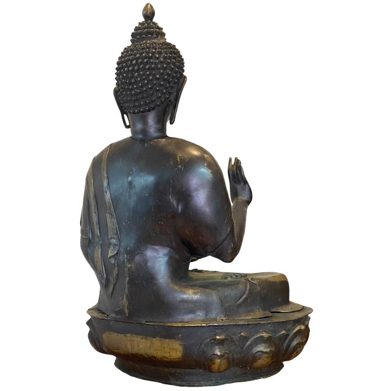 Antiker Ladakh-Buddha aus dem 18. Jahrhundert, Bronze-Skulptur in Seitenansicht auf einer Lotusbasis
