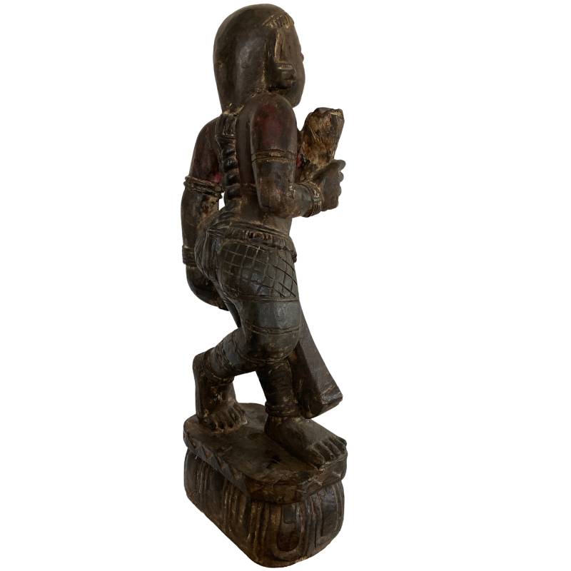 Holzfigur Lakshmi – Nepal mit Craquelé-Farbe und tiefer Patina auf der Oberfläche | 1stBuddha