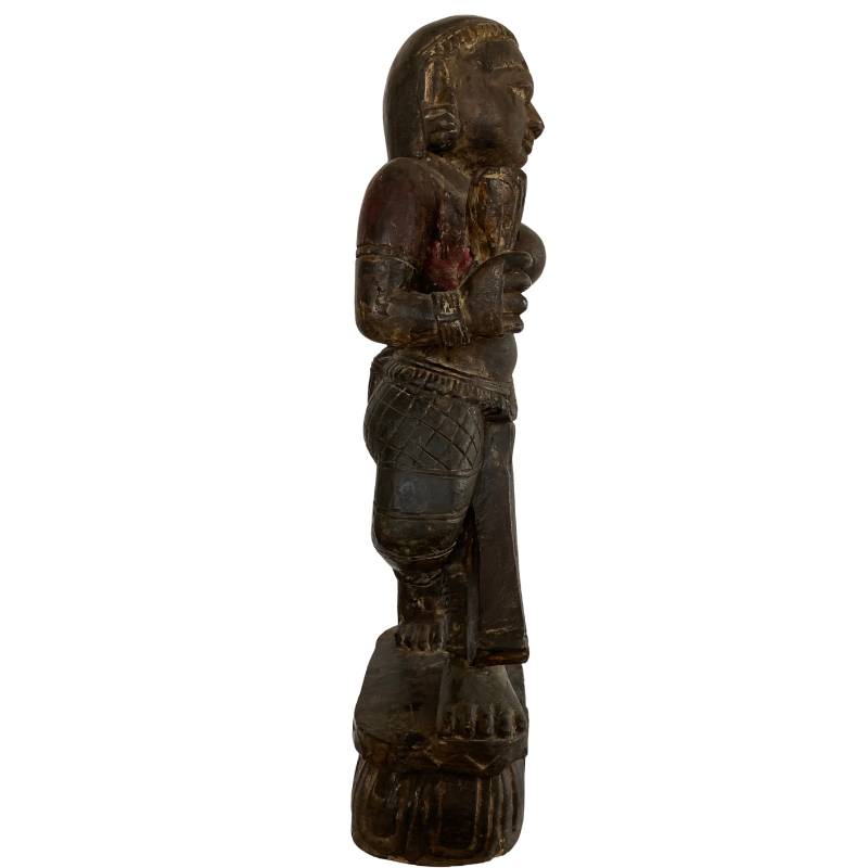 Unterseite Lakshmi Holzfigur – Nepal aus einem Massivblock mit sichtbaren Meißelspuren | 1stBuddha