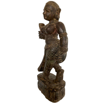 Lakshmi Holzfigur – Nepal Newar Tradition mit sichtbaren Resten alter roter und schwarzer Polychromie | 1stBuddha