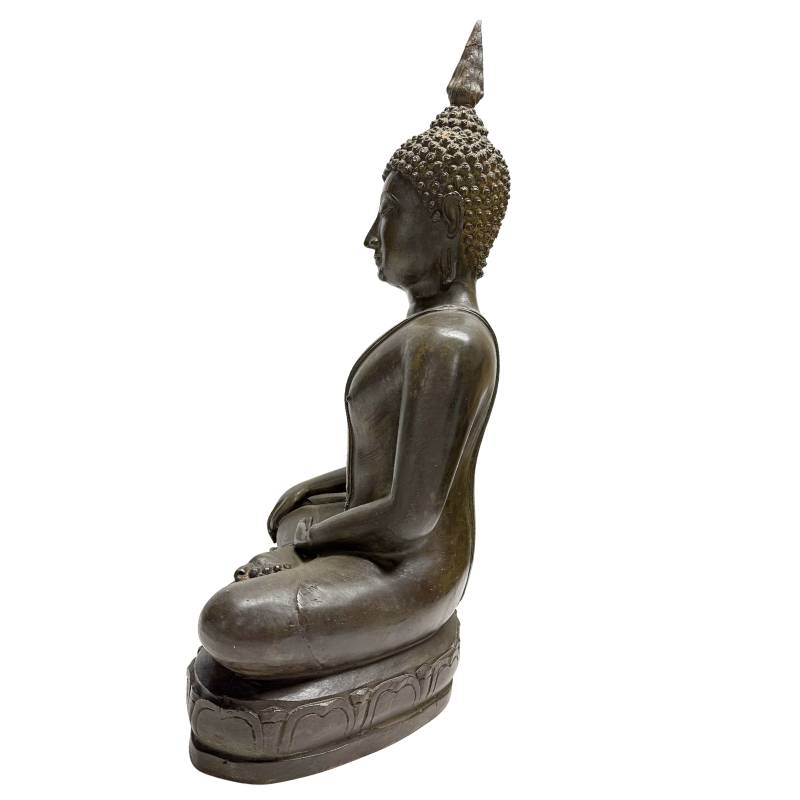 Detail der eleganten, langgestreckten Hände, charakteristisch für den Ayutthaya-Stil.