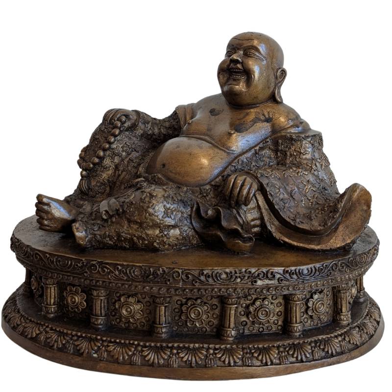 Liegender Budai aus China Bronze lachender Buddha mit Patina und ruhiger Ausstrahlung