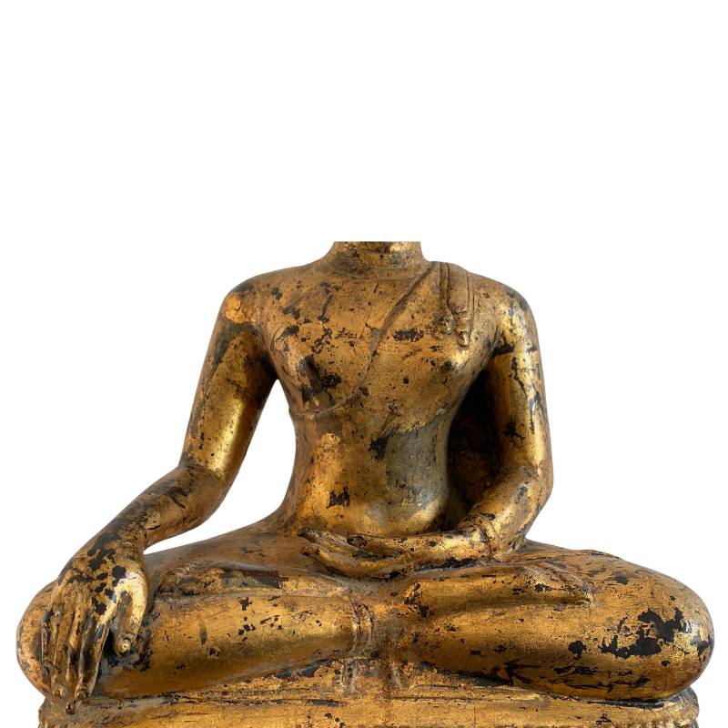 Massive Buddha Skulptur aus Bronze mit starker Präsenz