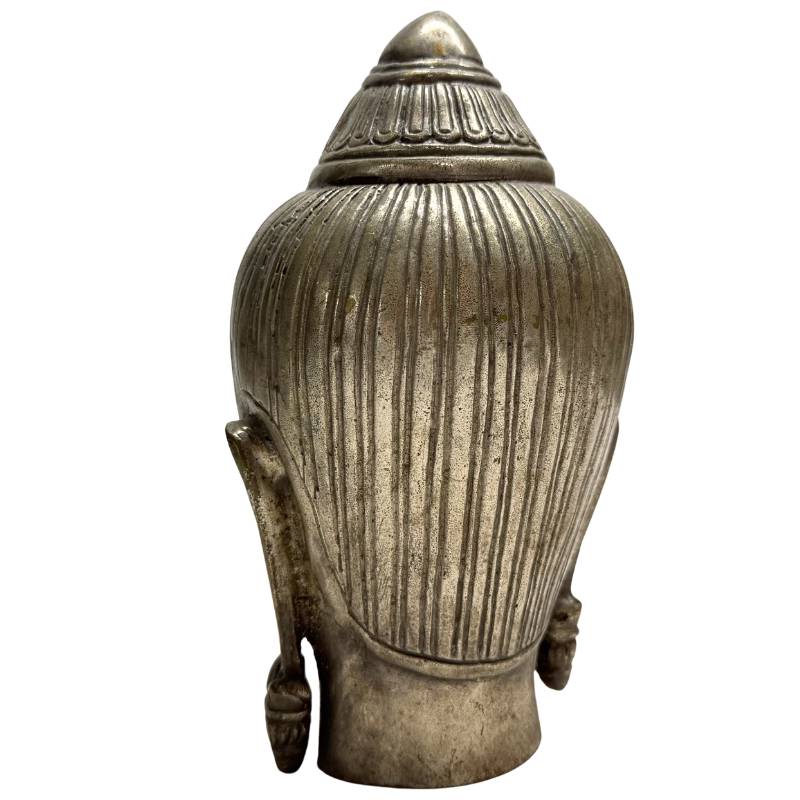 Unterseite des massiv gegossenen Buddha-Kopfes, Gewicht ca. 1,8 kg