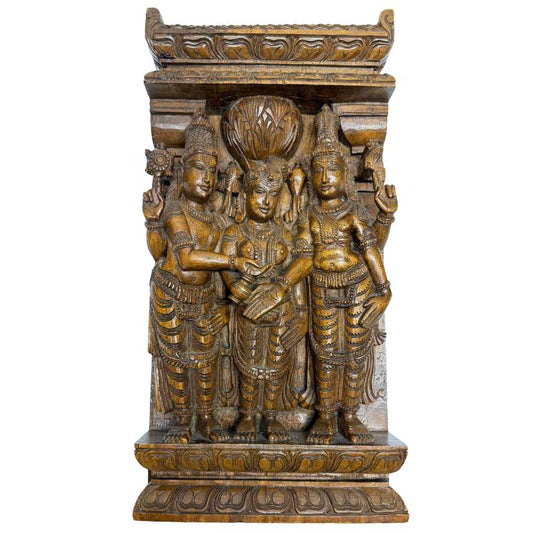 Antikes südindisches Holzrelief der 1920er Jahre, Madurai-Tempelstil, Darstellung der Hochzeit von Meenakshi und Shiva mit Vishnu, Lot 449, 46 cm hoch, 3,5 kg schweres Hartholz, handgeschnitzte Sakralkunst, 1stbuddha Expertise.