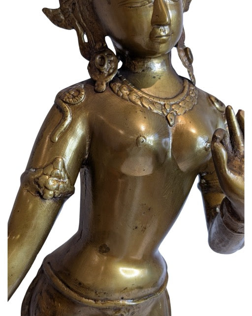 nepal tara bronze skulptur hand armhaltung detail