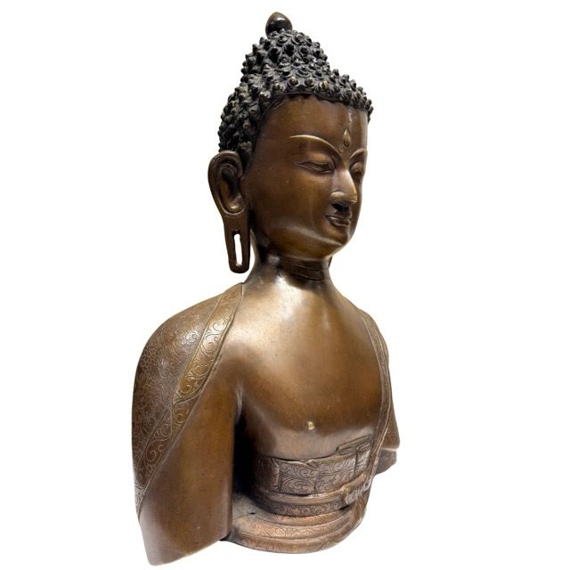 Nepalesische Buddha-Büste aus Bronze mit reicher Patina, Newar-Stil aus Patan, 37 cm hoch, 6,4 kg