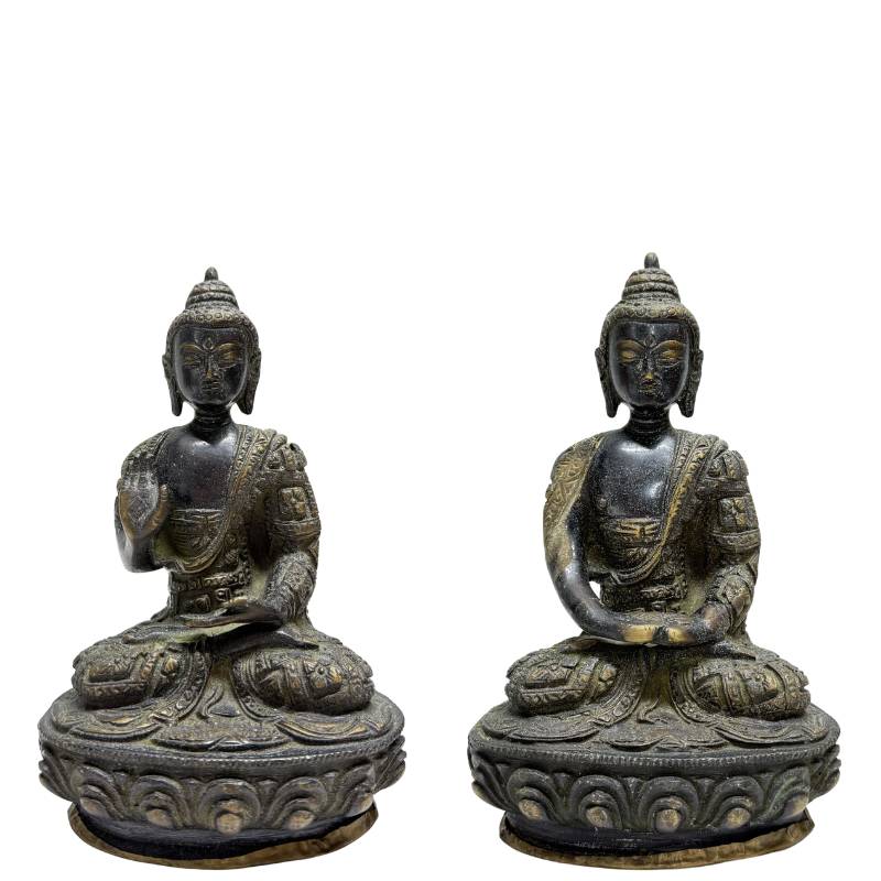 Paar nepalesische Buddha-Statuen aus feuervergoldeter Bronze, Lot 457, traditioneller Newar-Stil aus Patan, 18,5 cm hoch, Abhaya Mudra, 3,2 kg Gesamtgewicht, frühes 20. Jahrhundert, 1stbuddha.
