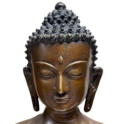 Buddha-Büste aus der Newar-Tradition (Patan, Nepal), massive Bronze mit feiner Patina, 37 cm hoch, 6,4 kg schwer