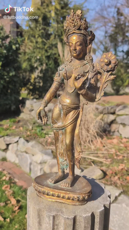Antike nepalesische Tara Statue – 18. Jahrhundert – Feuervergoldete Bronze