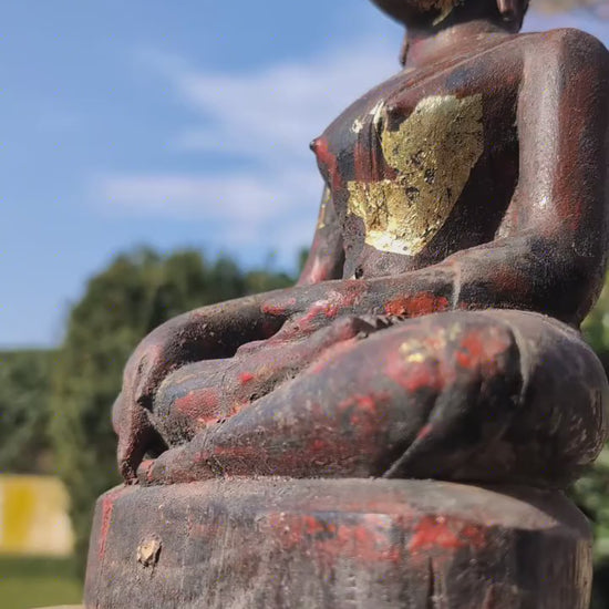 Video mit Birmanischer Buddha aus dem 19. Jahrhundert aus Teakholz.