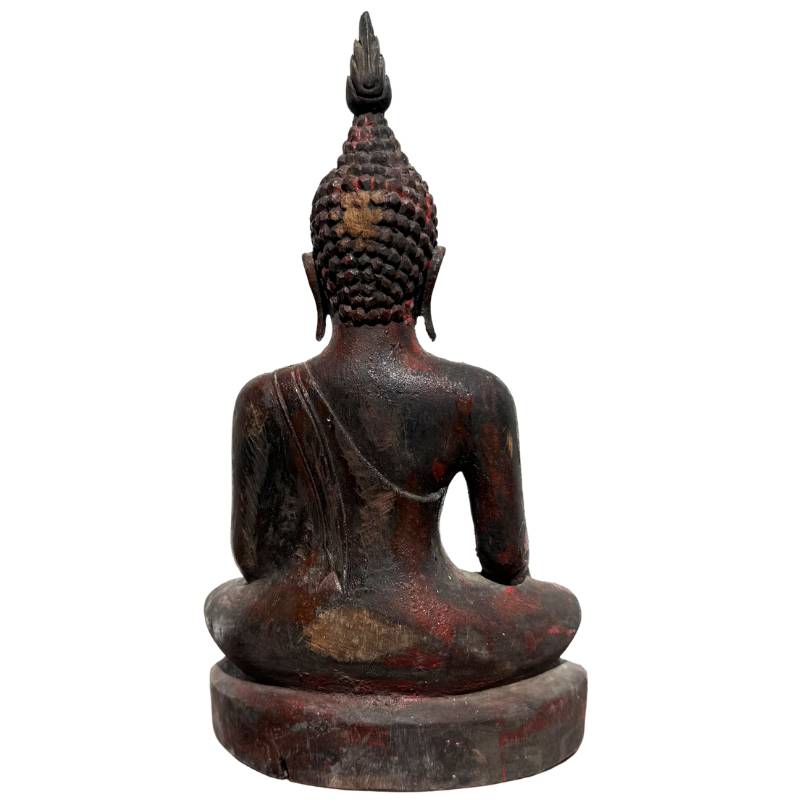 holzfigur	Rituell geweihter Buddha mit tiefem Weihungsschacht im Boden.