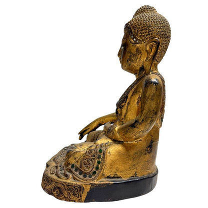 Rückansicht der handgeschnitzten Holzstatue zeigt die fließenden Gewandfalten.