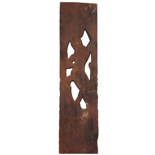 Rückseite einer antiken balinesischen Holzskulptur mit historischer Oxidation und Maserung