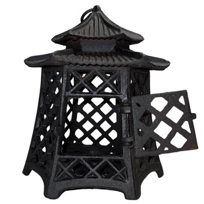 Schwere Garten-Laterne aus Eisen im traditionellen Toro-Stil.