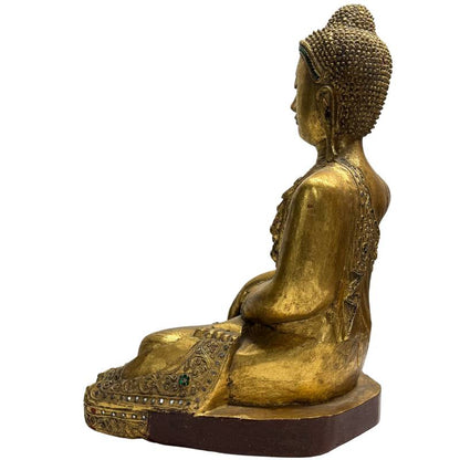 Seitenansicht der 50 cm hohen Buddha-Statue zeigt die plastische Tiefe.