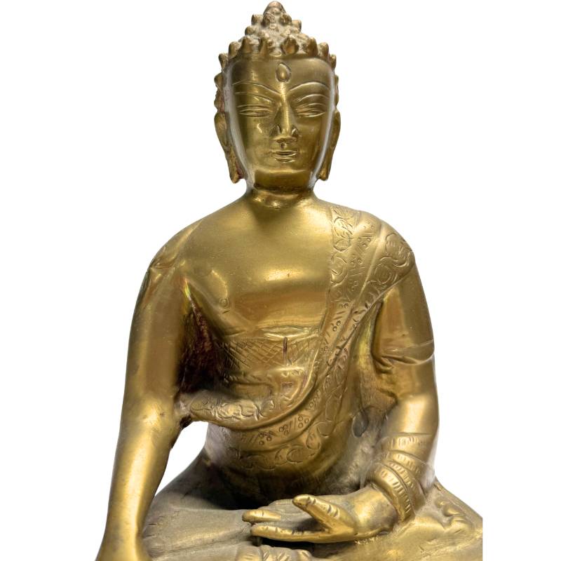 Nahaufnahme des Gesichts der Buddha-Figur mit authentischen roten Pigmentspuren.