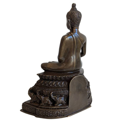 Sitzender Buddha Bronze mit Elefanten Sockel und Patina ruhige Figur