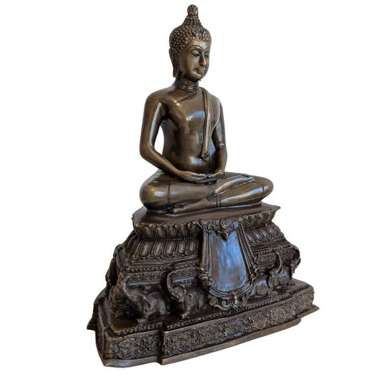 Sitzender Buddha Bronze Meditation mit Elefanten Sockel und Patina