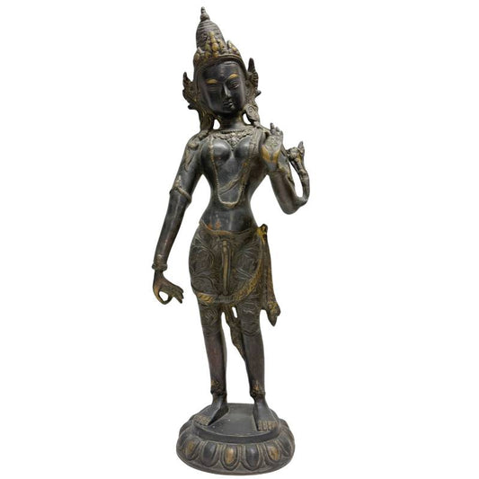 Antike Bronze-Statue einer stehenden Tara aus der Himalaya-Region.