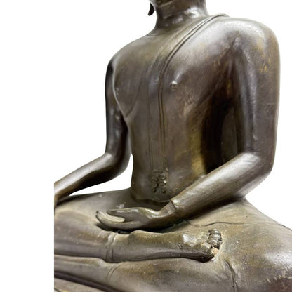 Mehrstufiger Thron des thailändischen Buddhas aus massiver Kupferlegierung.