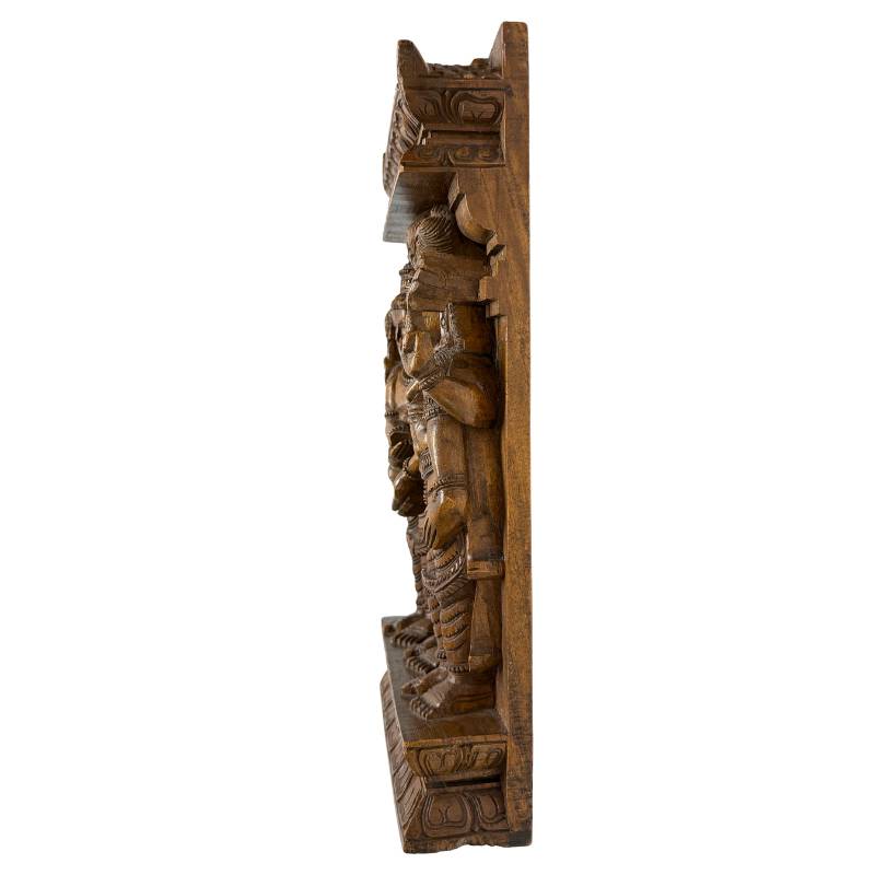 Antikes südindisches Holzschnitzwerk der Hochzeit von Meenakshi und Shiva, flankiert von Vishnu, Madurai-Stil, frühes 20. Jahrhundert, Lot 449, 46 cm hoch, 3,5 kg, massives Hartholz mit natürlicher Patina, 1stbuddha Expertise.