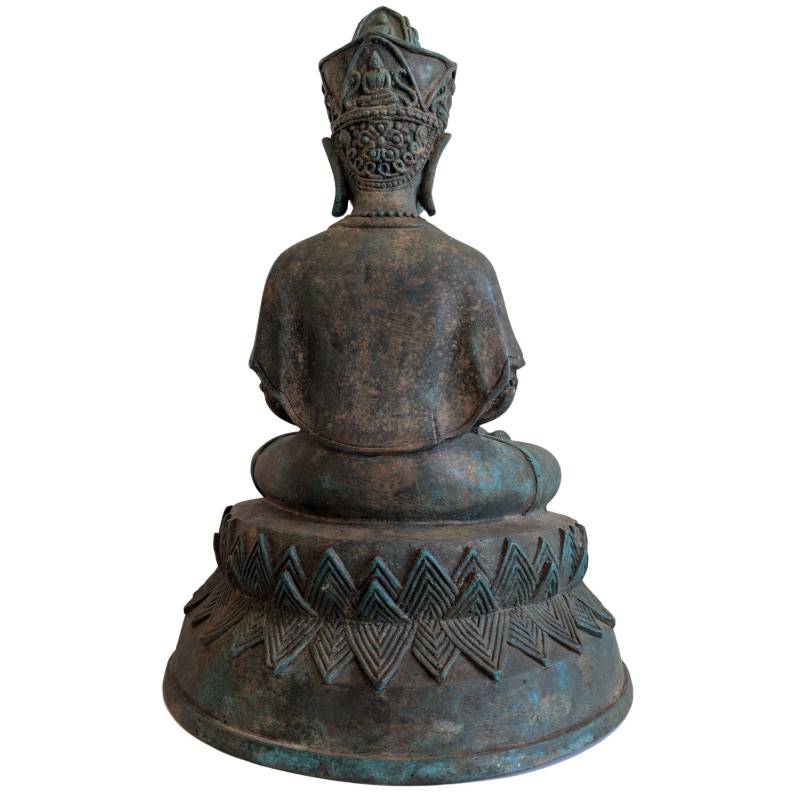 Antike südostasiatische Bronzestatue des Avalokiteshvara (Lokeshvara) mit ritueller Kundika und Buddha-Krone, massive Ausführung 6,8 kg, Lot 150.