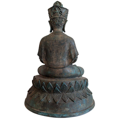 Antike südostasiatische Bronzestatue des Avalokiteshvara (Lokeshvara) mit ritueller Kundika und Buddha-Krone, massive Ausführung 6,8 kg, Lot 150.
