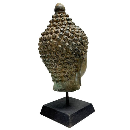 Antiker südostasiatischer Buddhakopf aus Bronze, 19. Jahrhundert, Lot 452, 25 cm hoch, 1,5 kg massiv, grünbraune Patina, fein gearbeitete Spirallocken, meditativer Ausdruck, 1stbuddha Expertise.