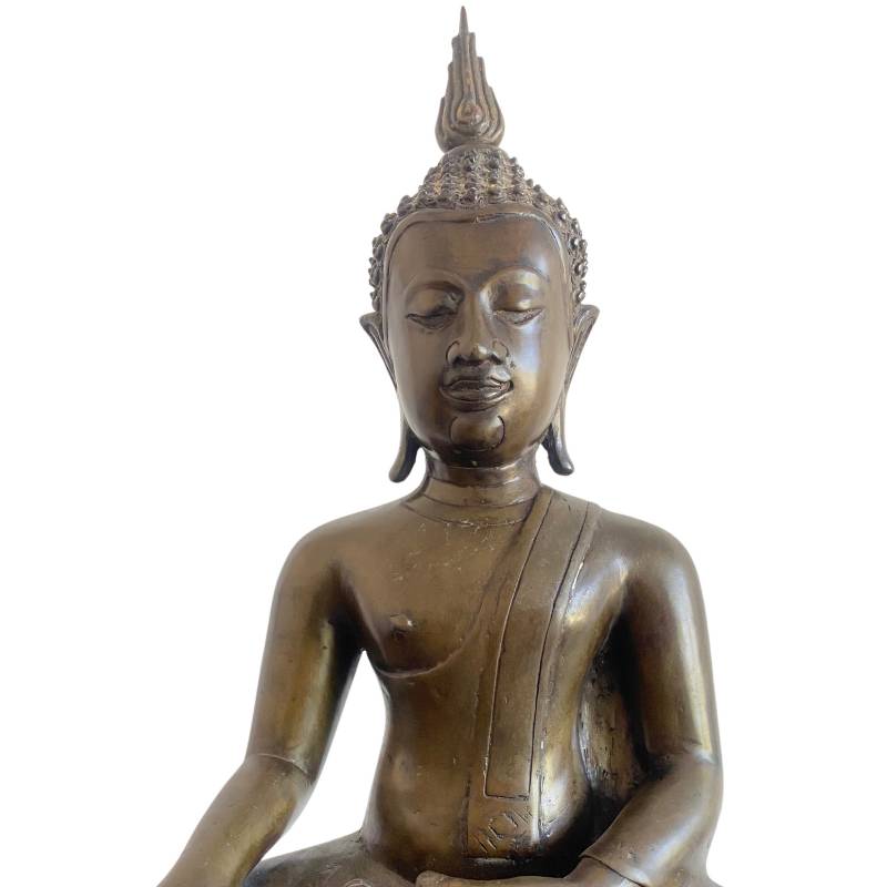 Thailändische Buddha Statue aus Bronze mit ruhiger Ausstrahlung