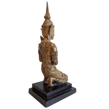 Thailändische Thepanom Statue aus Bronze in devotionaler Haltung