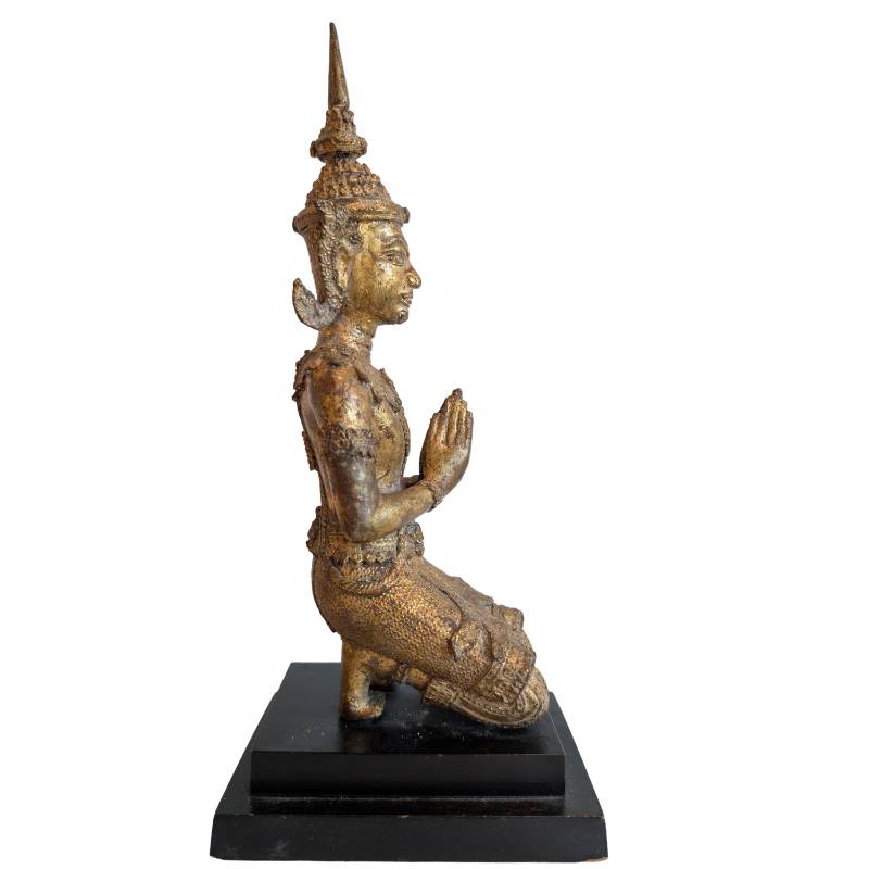 Thailändische Thepanom Statue aus Bronze in Wai Haltung