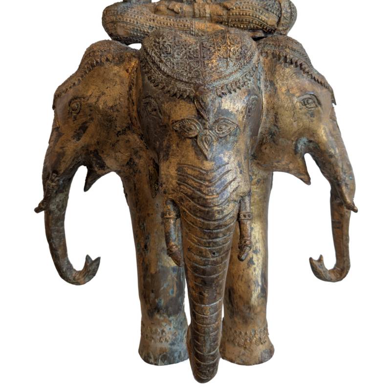 Trimukha Ganesha Statue aus Bronze aus Nepal mit Vergoldung und drei Köpfen