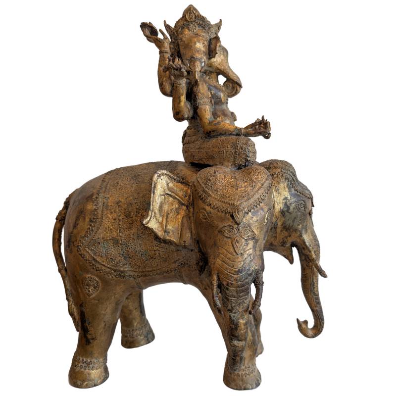 Trimukha Ganesha Statue aus Bronze aus Nepal mit Vergoldung und alter Patina